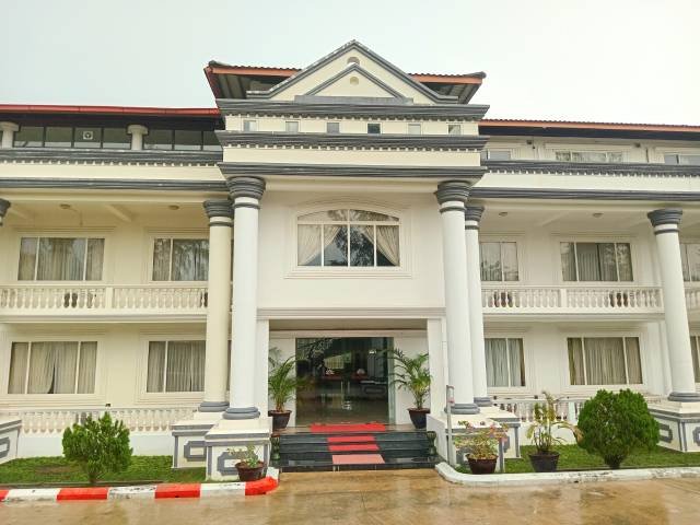 Hotel Front - Rainny Day